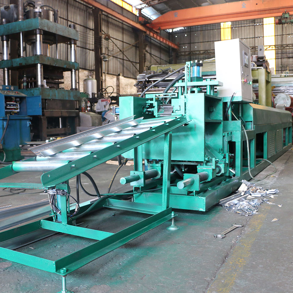 板房门门框成型切45度角自动生产线